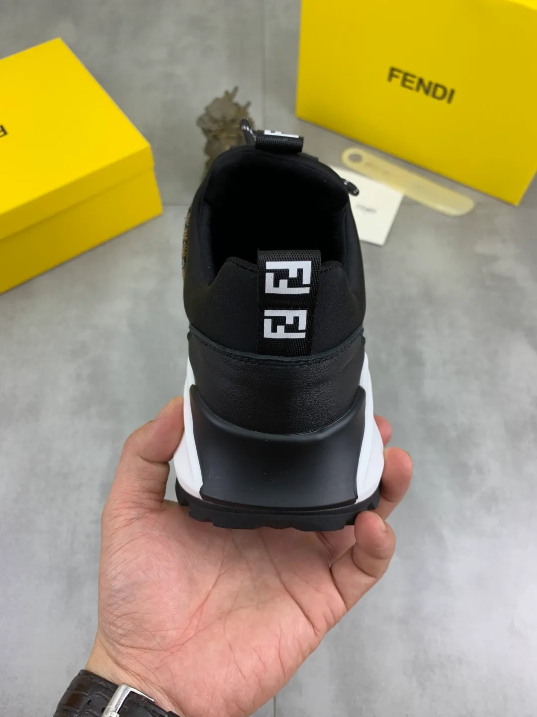 ​Men's shoes 💰P440 💰【New】Little monster 🆘 New FENDI 🕶️🕶️Simple routing effect, showing an elegant and cool driving shoe 🎬Using imported calfskin + first-layer pigskin lining🐂Excellent material🎬Detailed workmanship 🤗Comfortable foot feel➰➰. ​Pair it with any outfit to show your taste and temperament, low-key luxury ♻️Design ​simple and elegant ​noble and fashionable 🍃​Very loved and favored by trendy men 💓❤️Size: 38-44 (45 customized) 3️⃣ colors available
